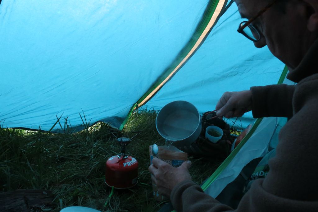 Préparation du dîner à l'abri du froid